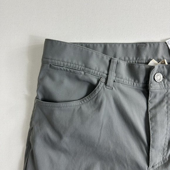 L.L. Bean Pants Mens Size 32x30 Performance Chino Outdoor Quick Dry Gray Nylon - Picture 6 of 8